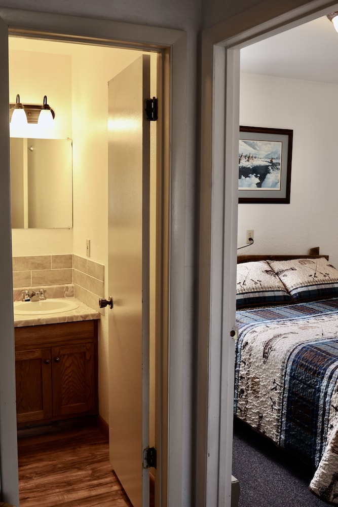 Rocky Mountain Lodge - photo 34