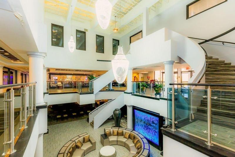 Regalia Hotel & Conference Center - photo 15