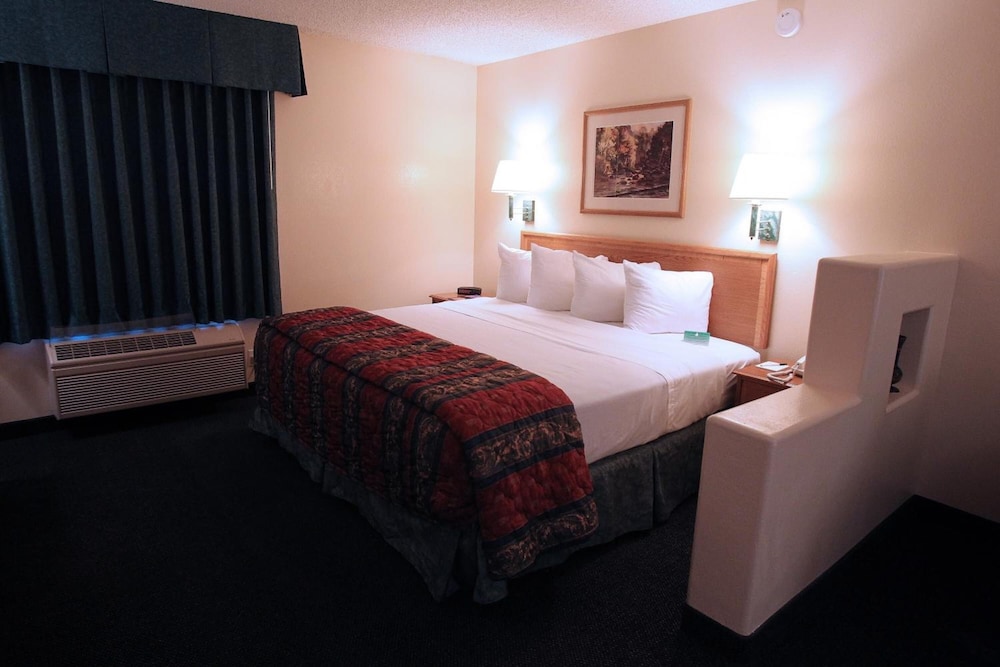 Gateway Studio Suites - photo 6