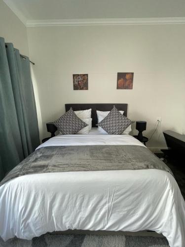 Sunningdale White House Accomodations
