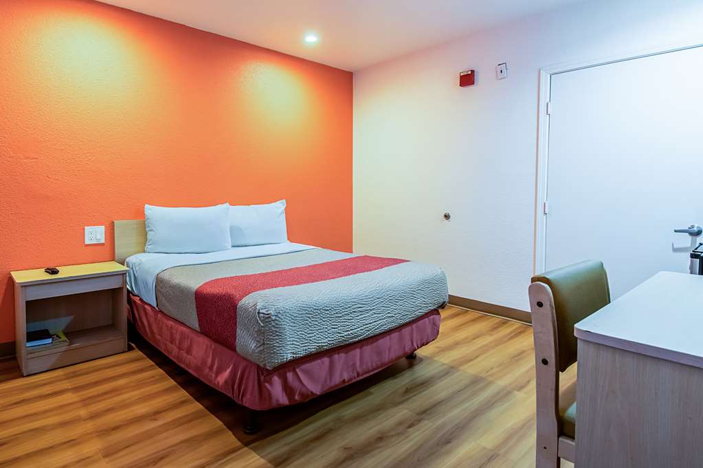 Motel 6 Bakersfield CA Airport - photo 19