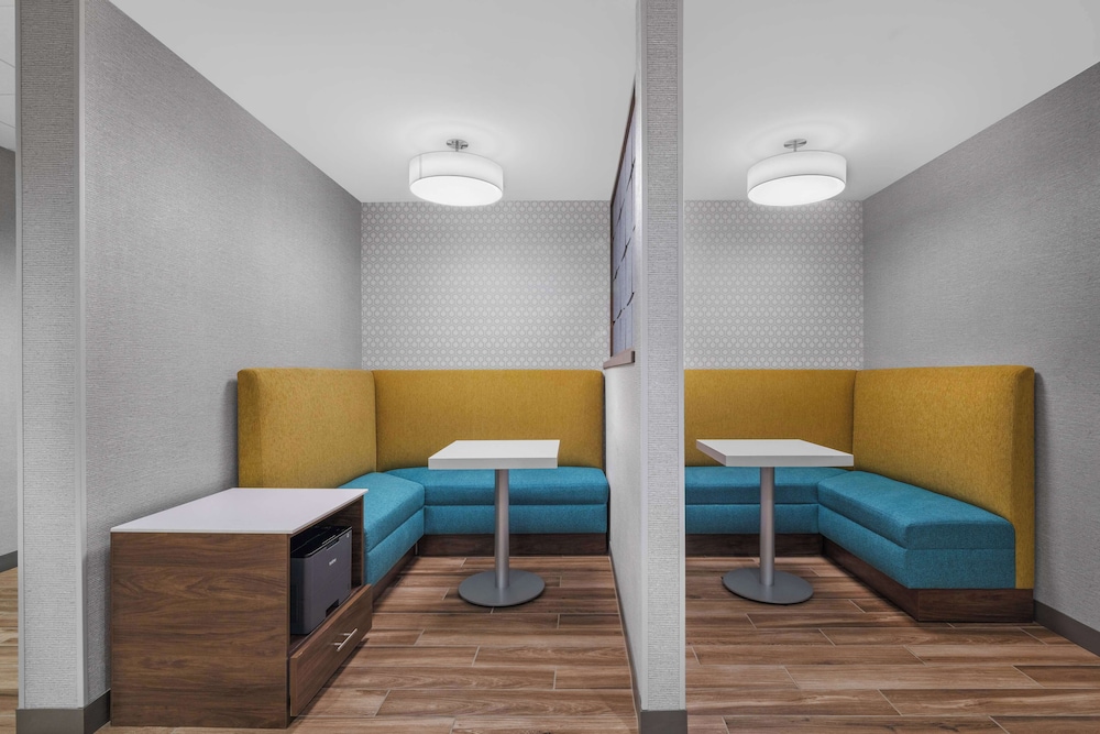 Hampton Inn & Suites by Hilton Bakersfield Central - photo 54