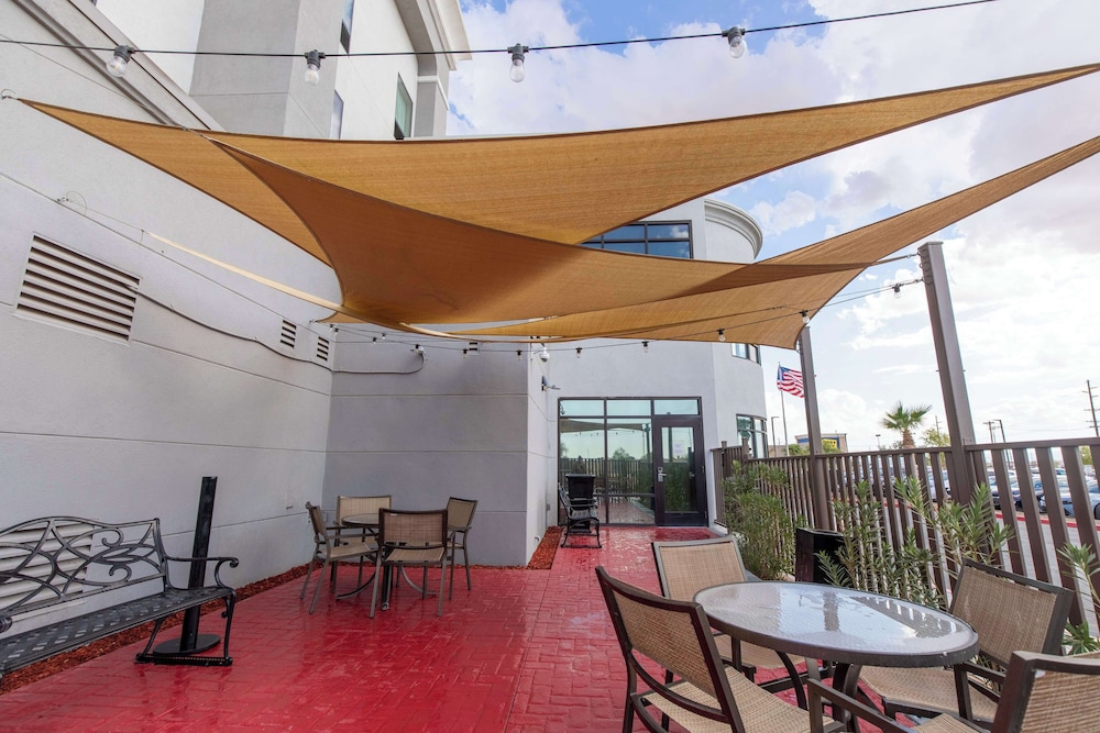 Hampton Inn El Centro - photo 30