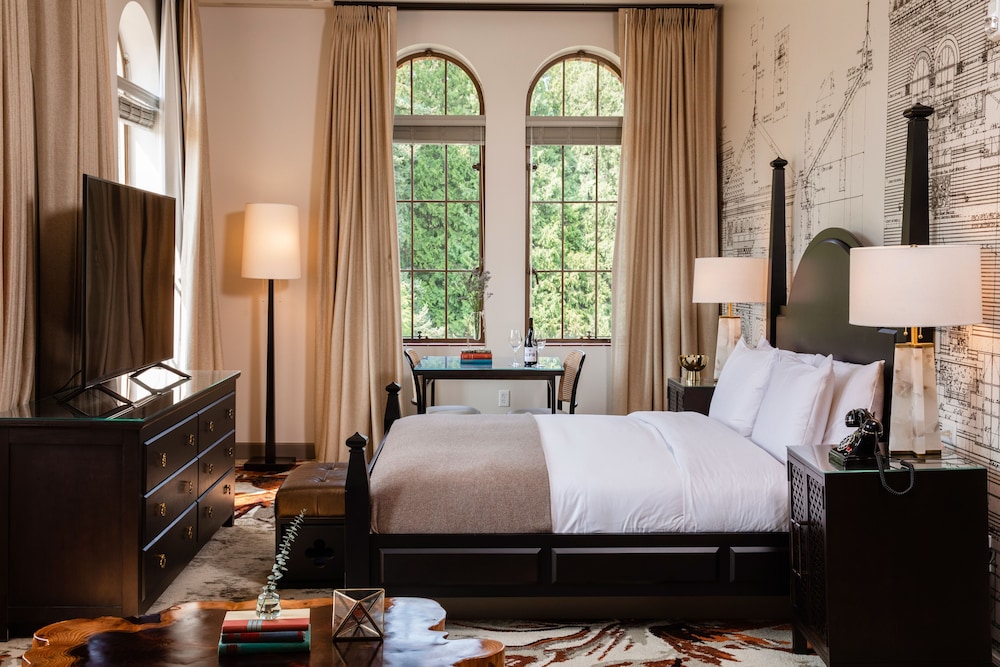 The Lodge at St Edward State park - photo 2