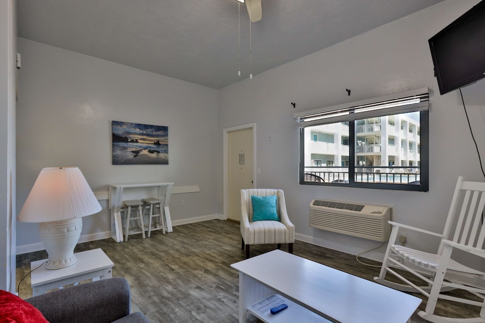 Coastal Waters Inn - photo 88