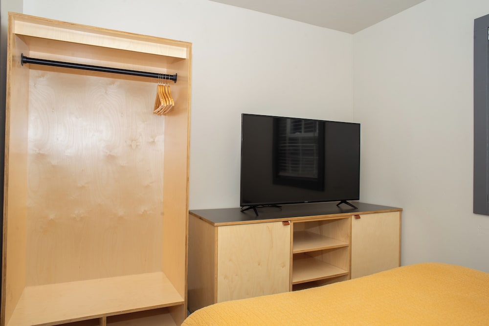 The Coachman Hotel - photo 45