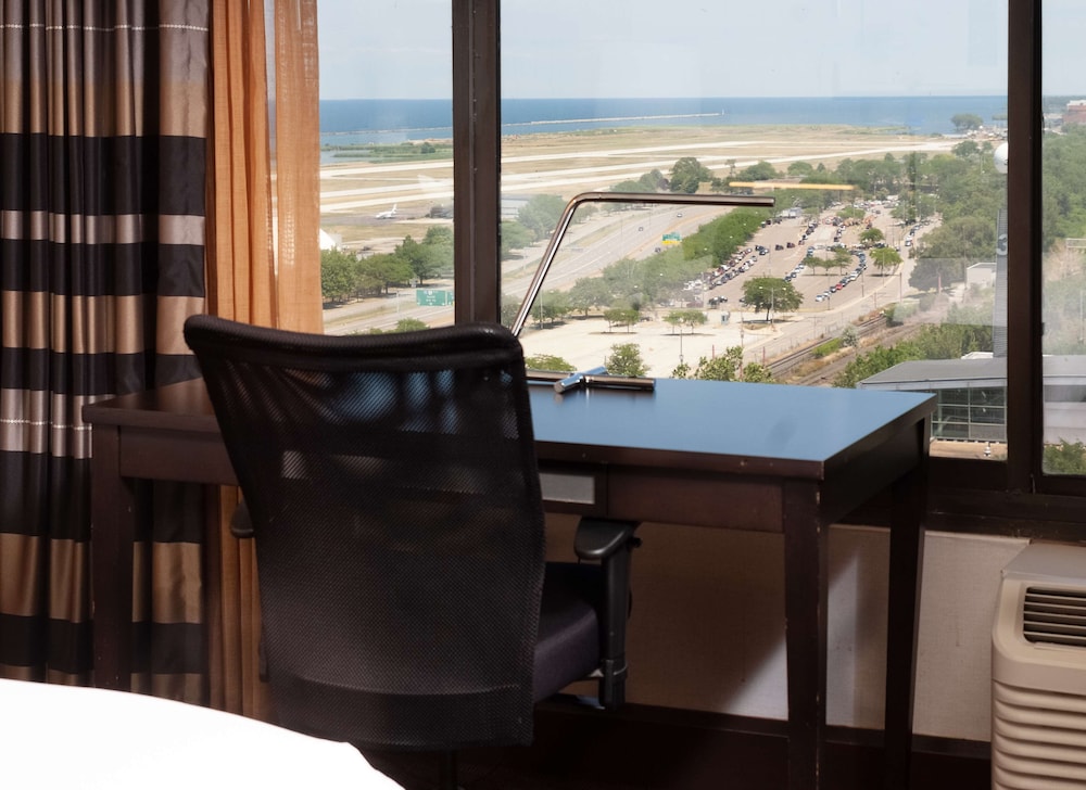 DoubleTree by Hilton Hotel Cleveland Downtown Lakeside - photo 38