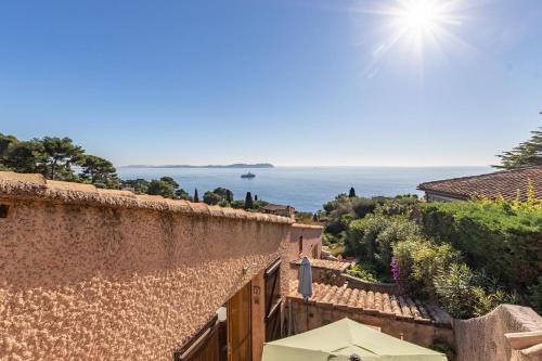 Bastidon Avec Terrasse Vue Mer in Carqueiranne, France