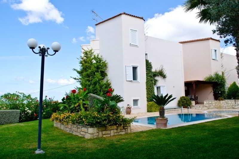 Villa Stella — 5-Star Luxury Hotel in Perama, Greece