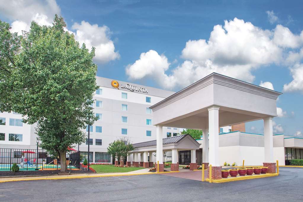 La Quinta Inn & Suites by Wyndham DC Metro Capital Beltway - photo 3