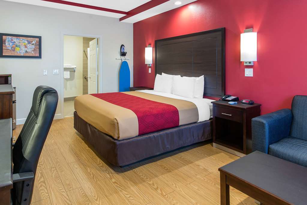 Econo Lodge Inn & Suites Houston Willowbrook - photo 34