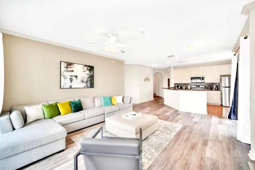Near Disney 2BR King Queen with Hot Tub & Games room - photo 14