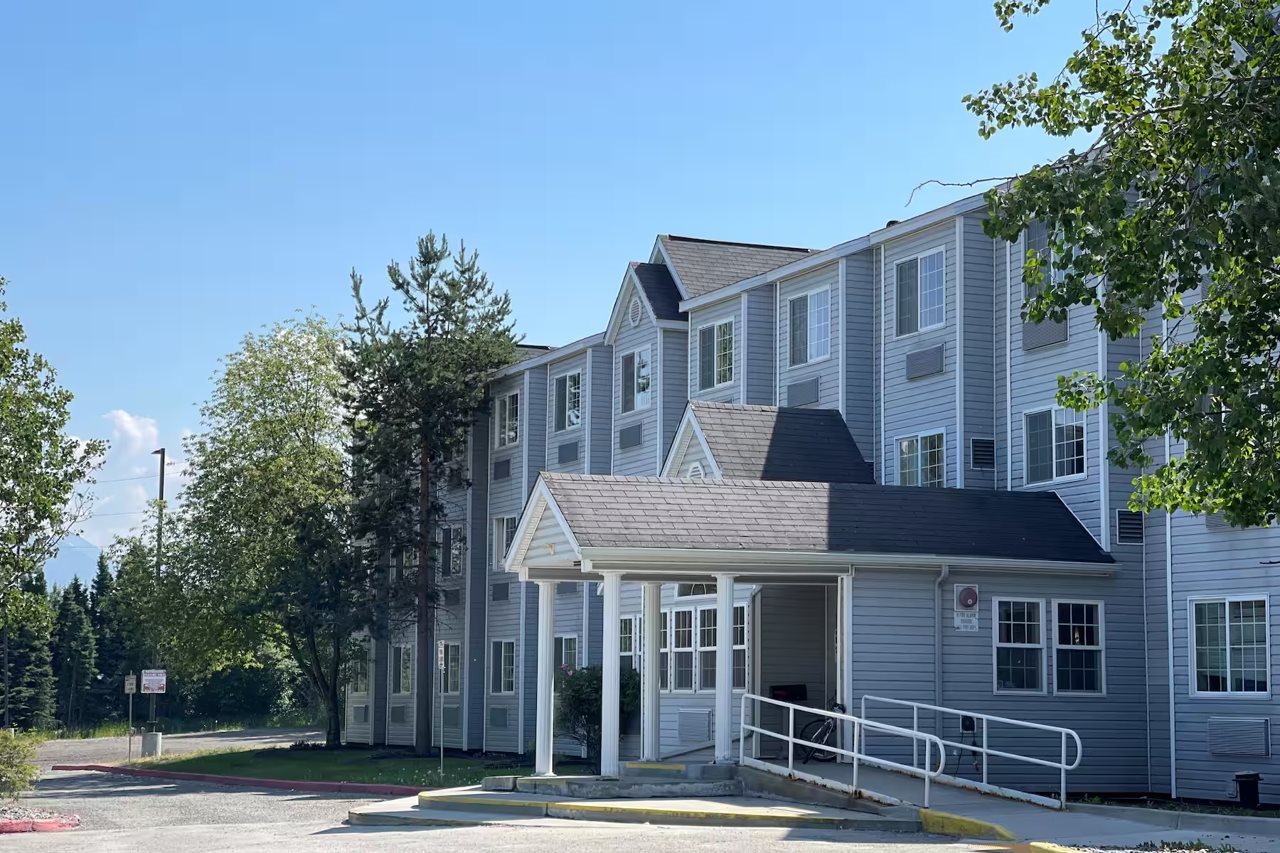 Baymont Inn & Suites by Wyndham Anchorage Airport - photo 11