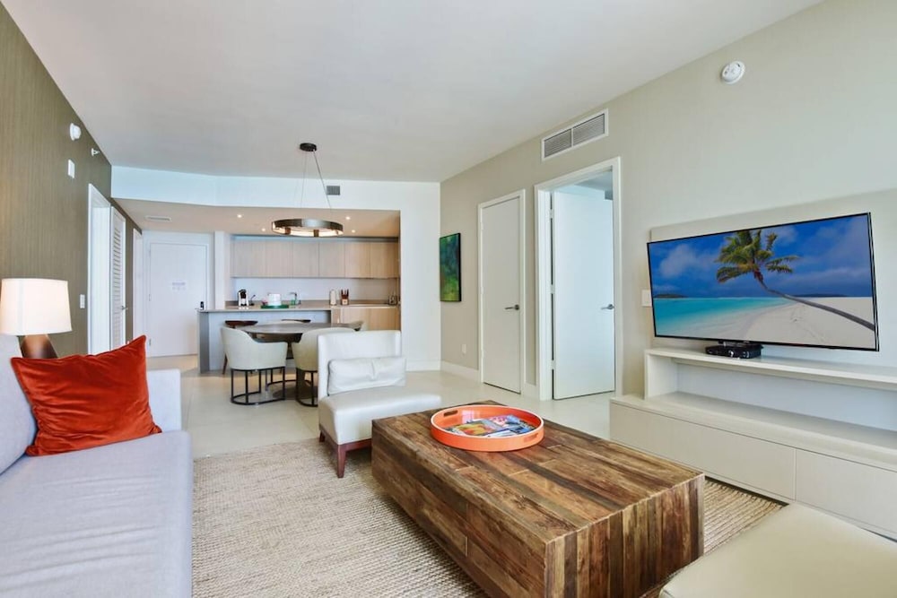 Luxe Stay at Hyde Resort oceanfront Amenities - photo 8