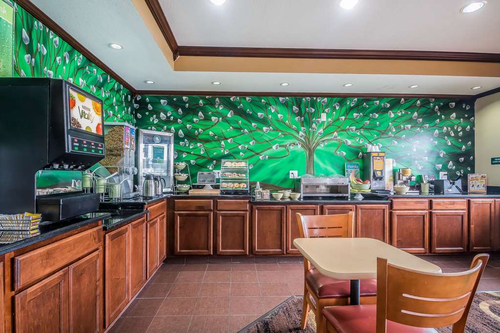 Quality Inn Coralville Iowa River Landing - photo 27