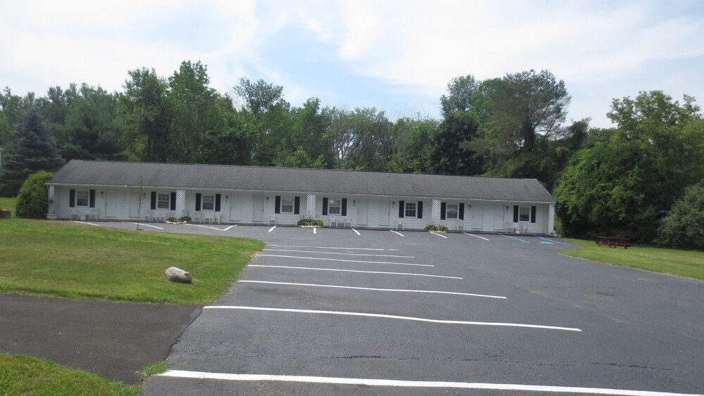 The Villager Motel - photo 35