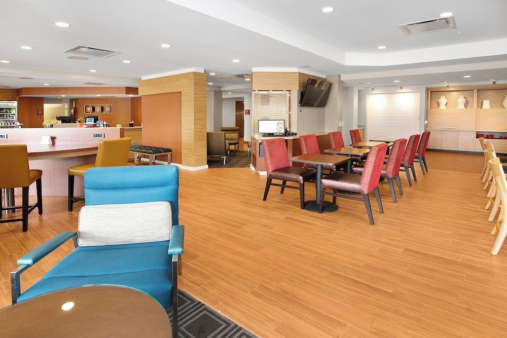 TownePlace Suites by Marriott Pittsburgh Harmarville - photo 19