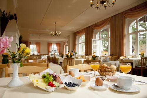 Hotel Wittelsbacher Hof — Utting Am Ammersee — photo 2