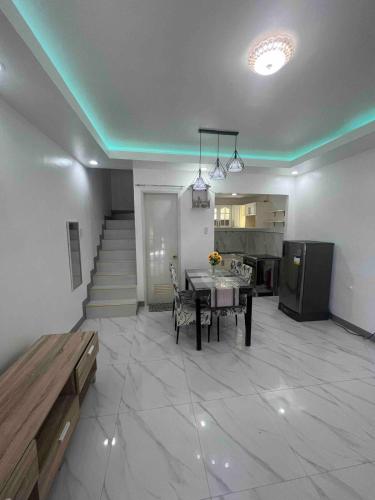 Compostela Two Story Richwood Townhome Breakfast Offered — hotel in Compostela