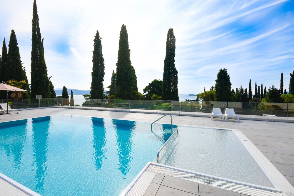 Minnie — 4-Star Luxury Hotel in Gardone Riviera, Italy
