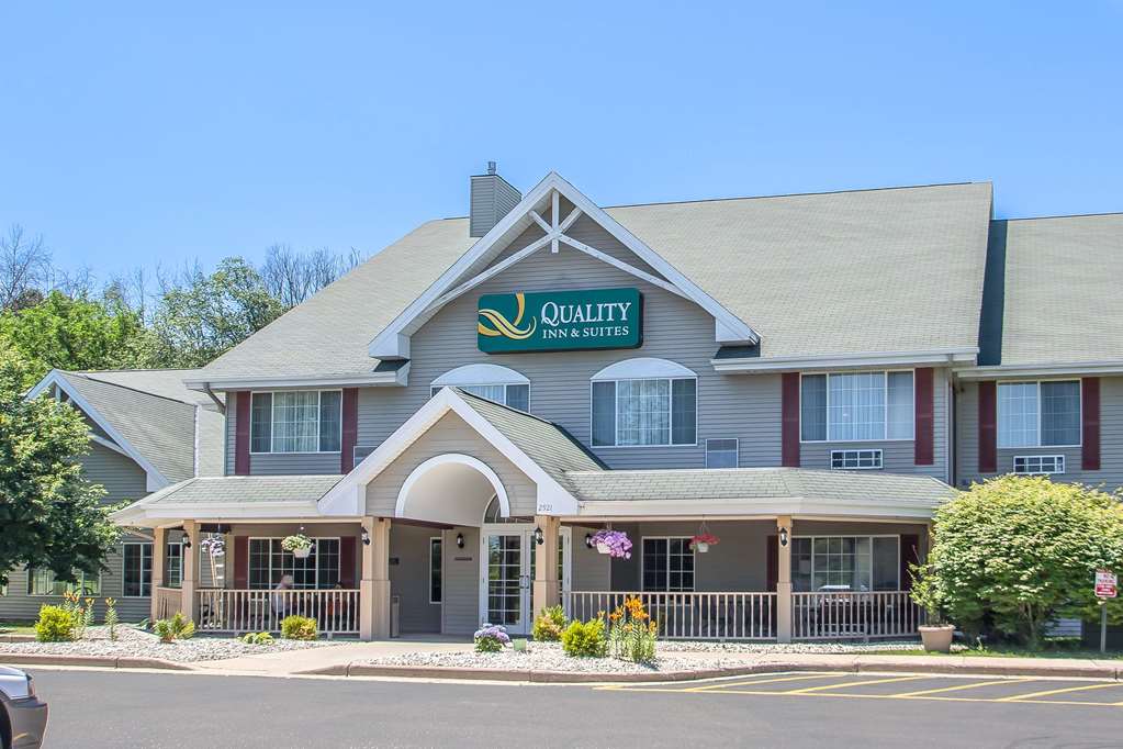 Quality Inn & Suites East Troy I 43 pet-friendly hotel East Troy