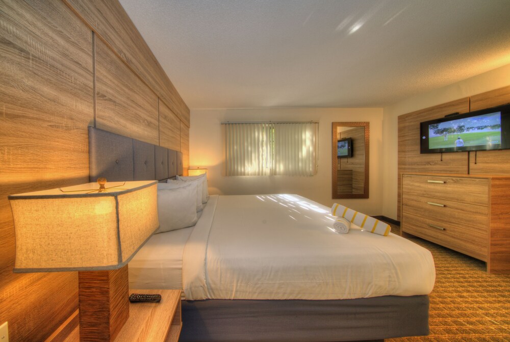 Club Lux Resort By the Beach - photo 16
