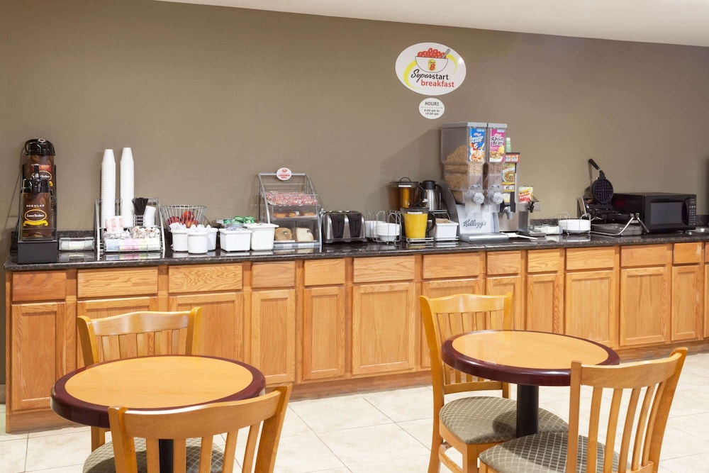 Econo Lodge Chillicothe - photo 16