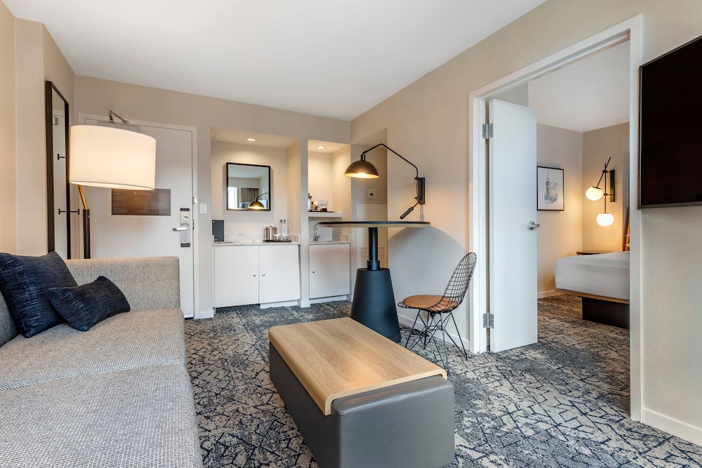 Sheraton Suites Old Town Alexandria - photo 23
