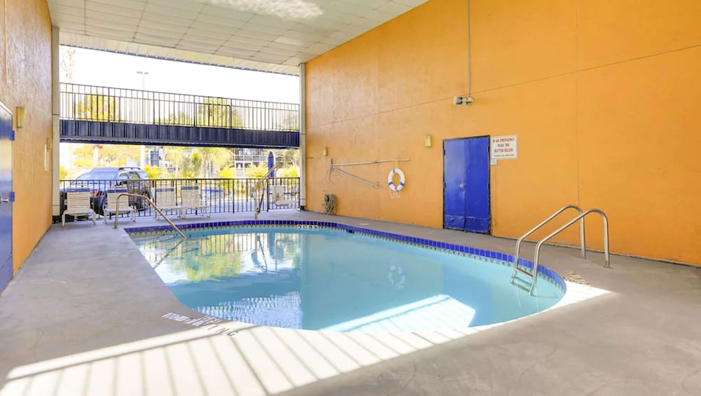 Magnuson Hotel Bradenton - photo 23
