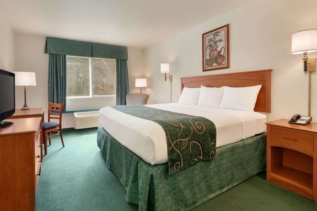 Travelodge by Wyndham Dunsmuir - photo 11