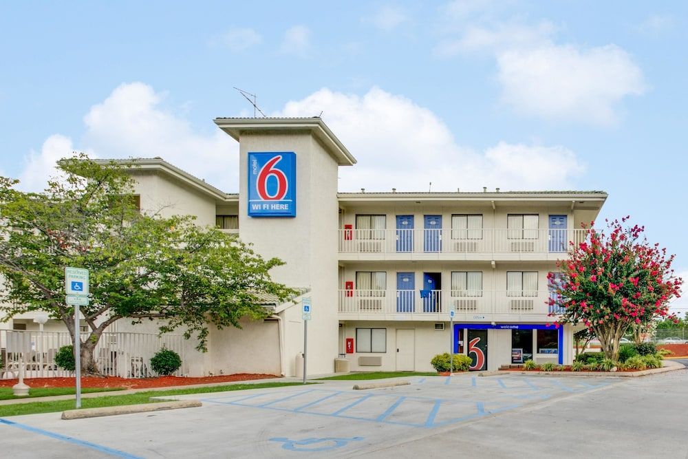 Motel 6 Columbia West - photo 10