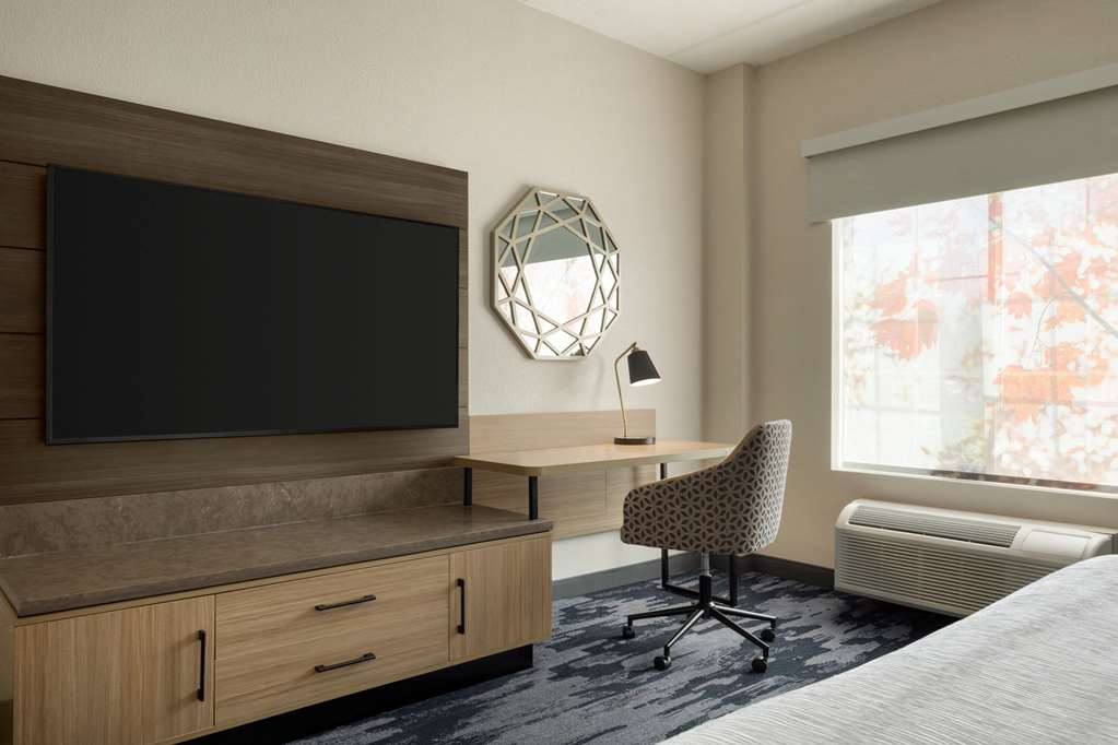 La Quinta Inn & Suites by Wyndham Austin Southwest - photo 28