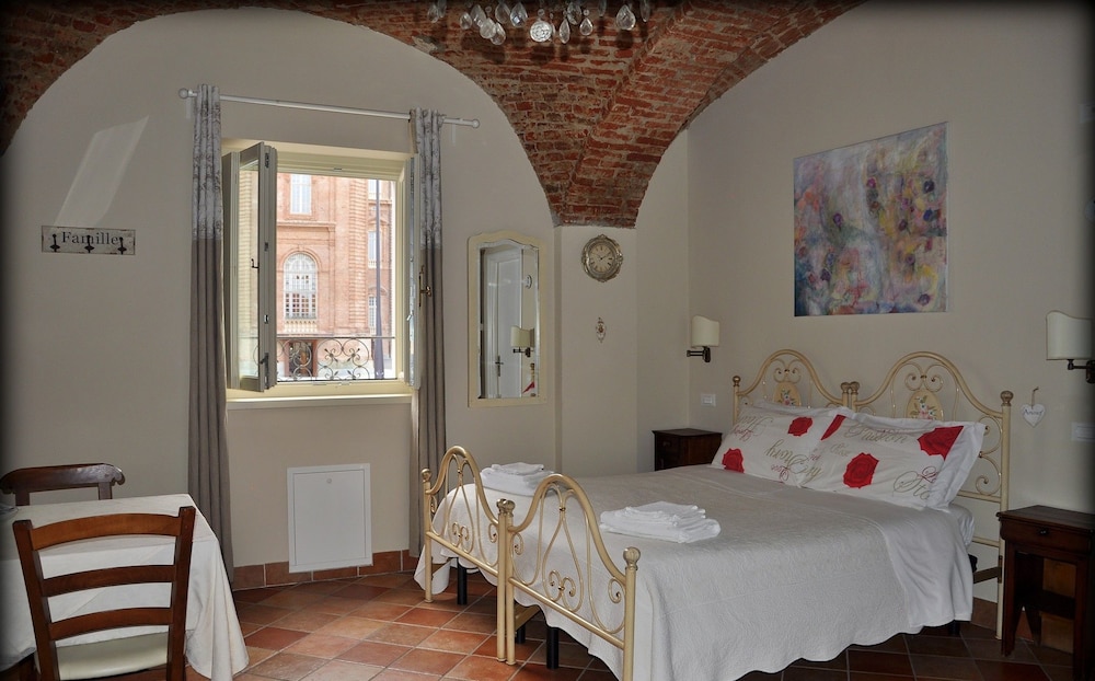 Residence La Pera Bugiarda — 4-Star Luxury Hotel in Venaria Reale, Italy