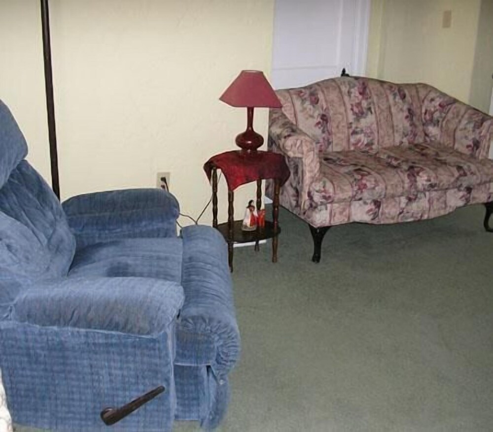 La Plaza Inn - photo 49