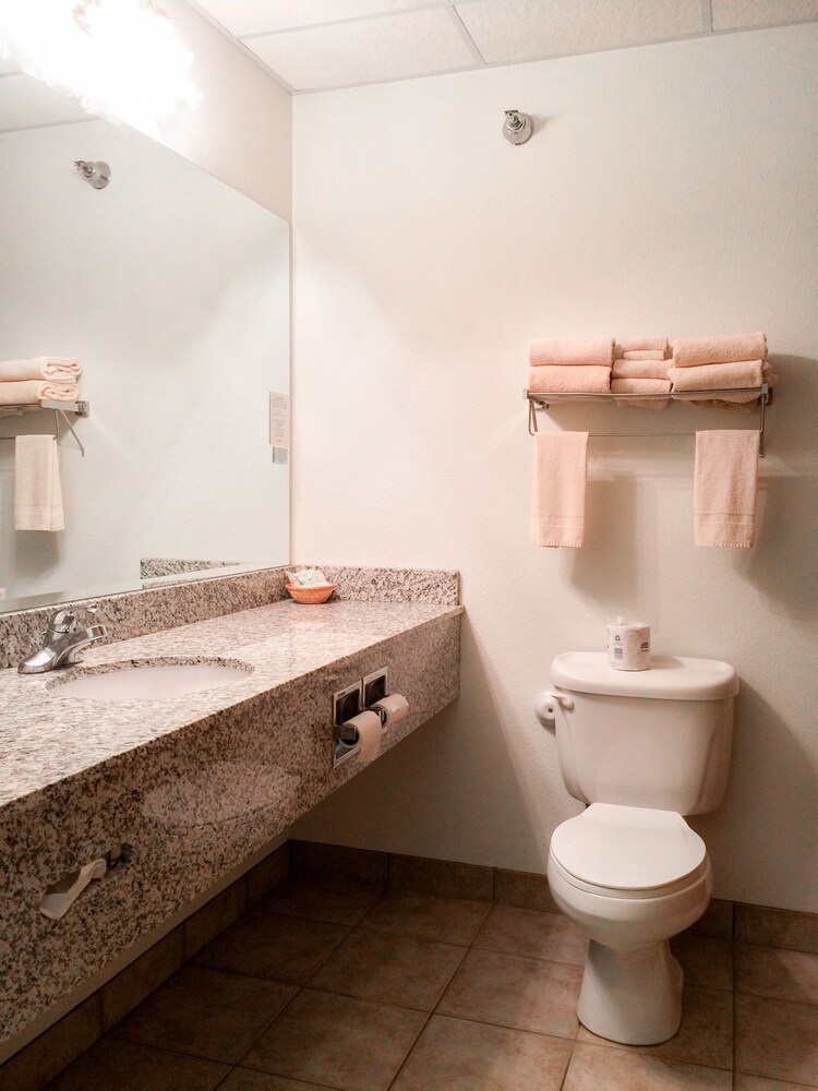 White Oak Inn & Suites - photo 5