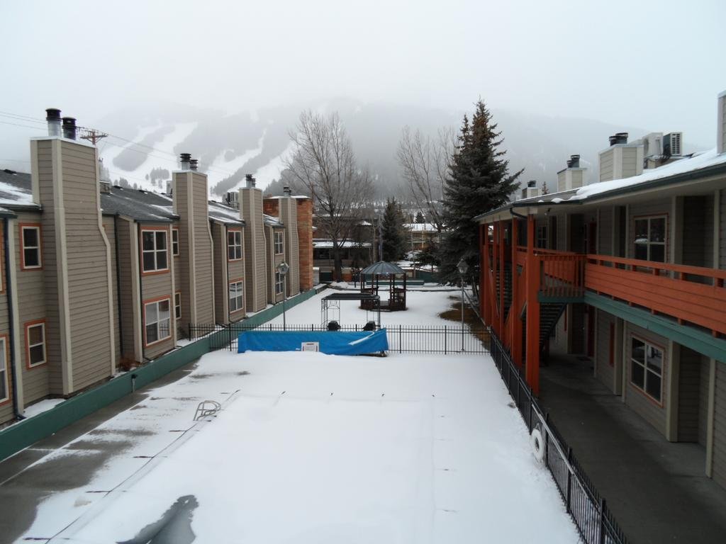 Jackson Hole Towncenter - carbon neutral hotel in Jackson