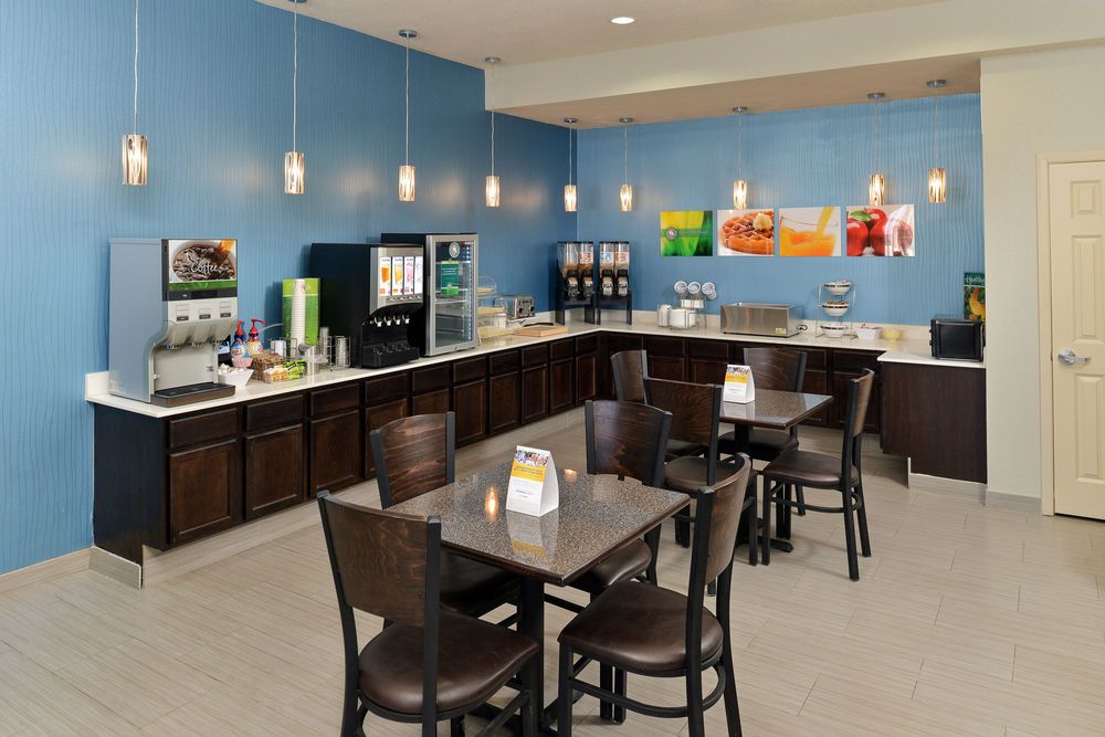 Quality Inn & Suites Carrizo Springs North - photo 3