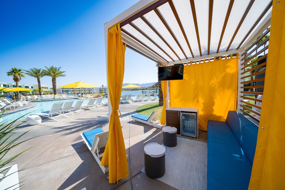 The Nautical Beachfront Resort - photo 32