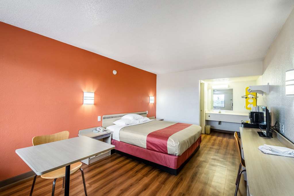 Motel 6 Anniston AL - photo 16