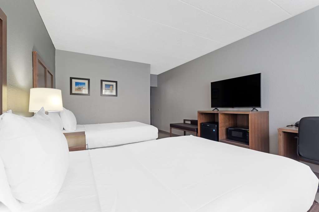 Clarion Hotel & Suites BWI Airport North - photo 14