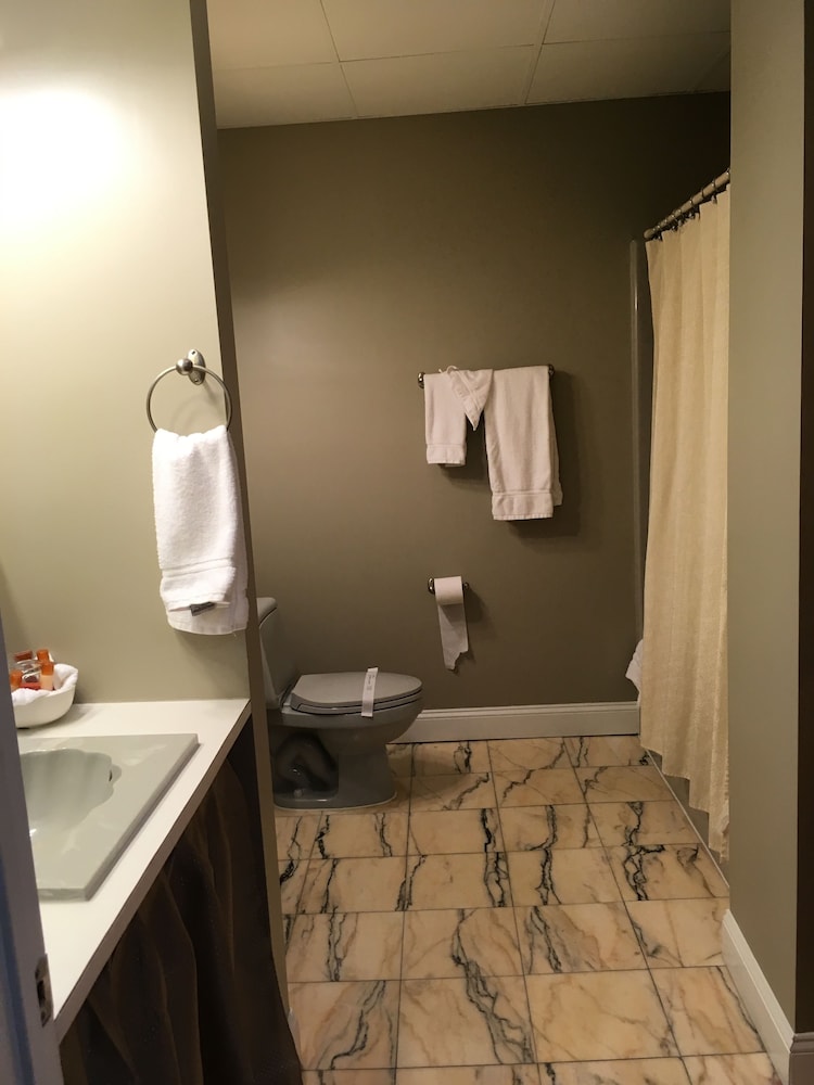 Colts Neck Inn Hotel - photo 21