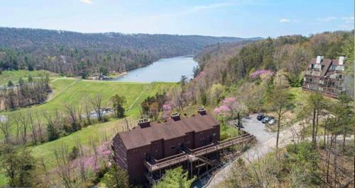 Lake View Condo — 4-Star Luxury Hotel in Basye, United States