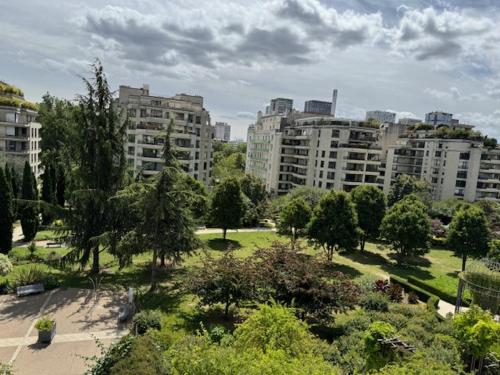 Paris Eiffel - carbon neutral hotel in Paris