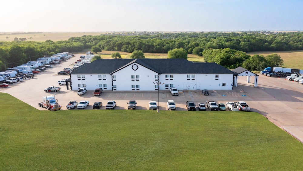 Atria Hotel and RV McGregor - photo 40