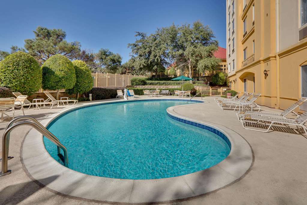 La Quinta Inn & Suites by Wyndham Dallas North Central - photo 7