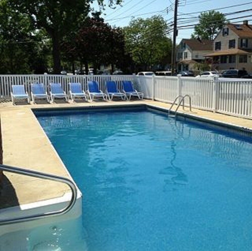 Pelican Point Motel - photo 20
