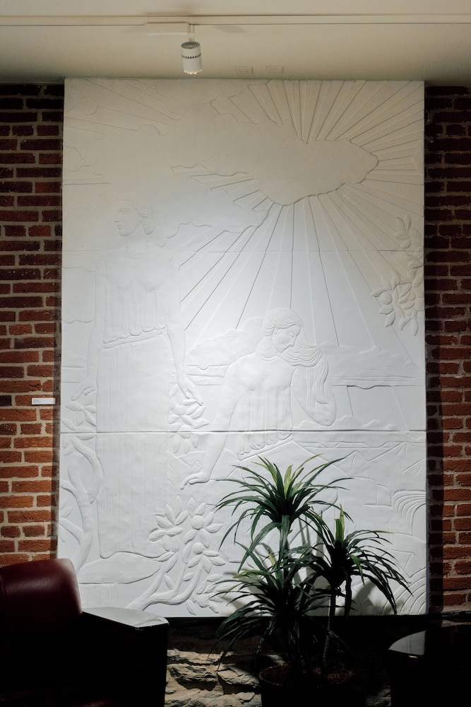 Lancaster Arts Hotel - photo 2