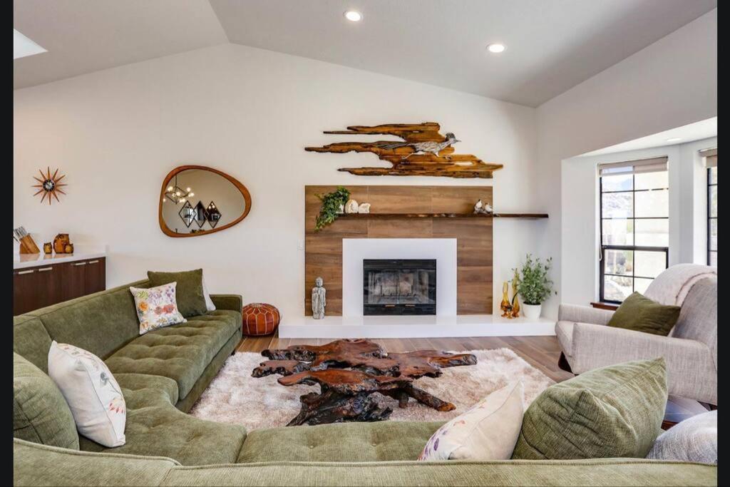 Breathtaking Roadrunner Heights - carbon neutral hotel in Joshua Tree