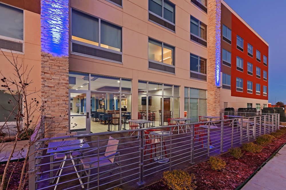 Holiday Inn Express & Suites Tulsa West Sand Springs by IHG - photo 20