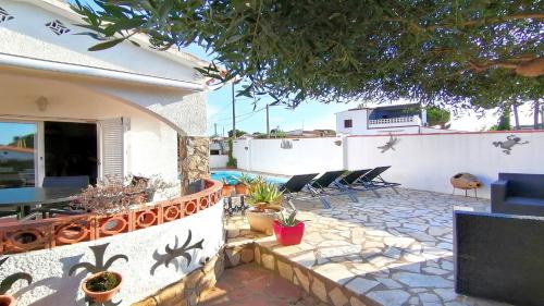 VACAY Villa Camí disfruta nadando en la Costa Brava l'Escala — 4-Star Luxury Hotel in L'escala, Spain